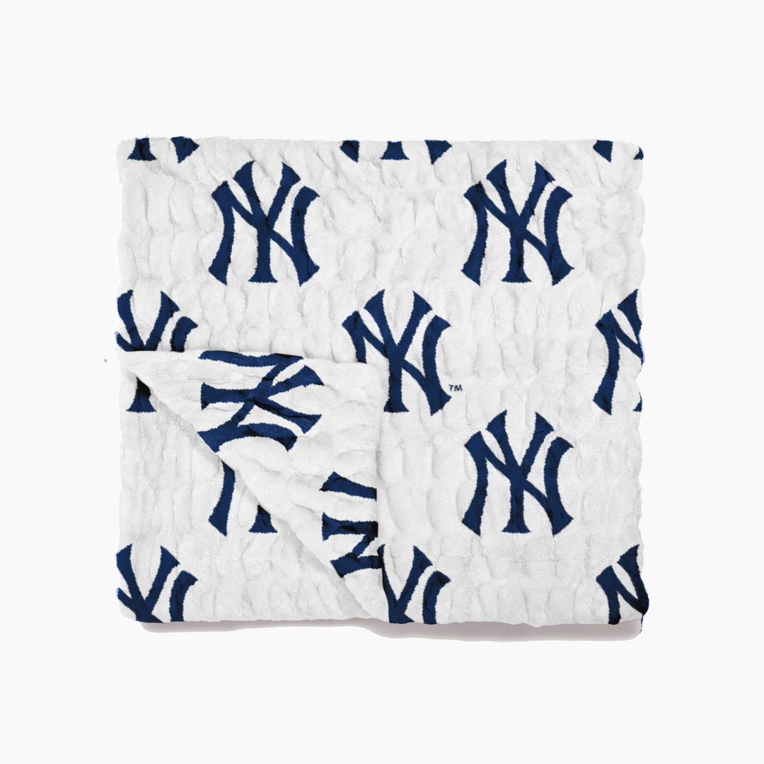 ニューヨーク・ヤンキース(NEW YORK YANKEES) ブランケット The Lola x New York Yankees™ Multi-Logo Blanket White | Lola Blankets