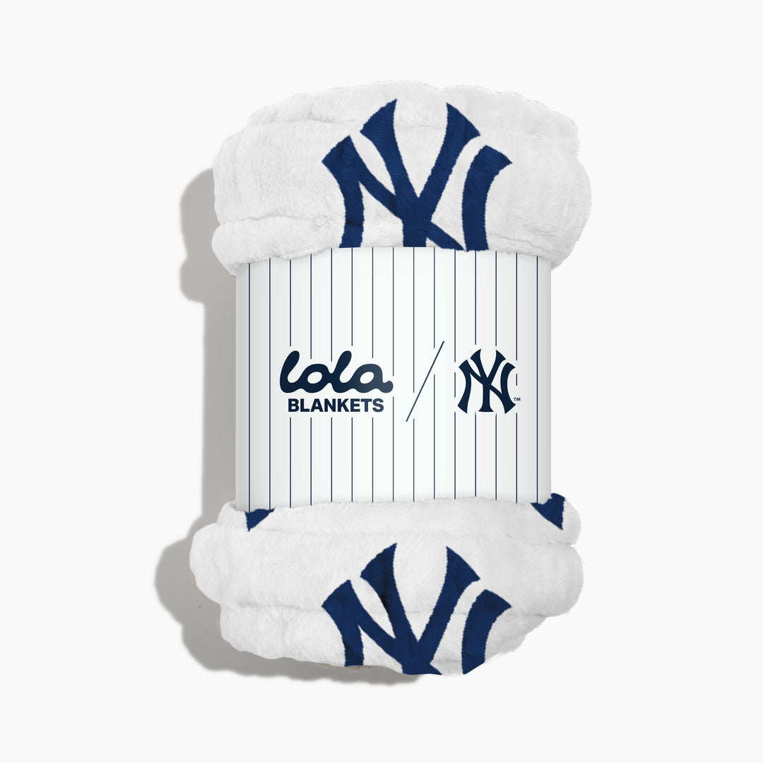 ニューヨーク・ヤンキース(NEW YORK YANKEES) ブランケット The Lola x New York Yankees™ Multi-Logo Blanket White | Lola Blankets
