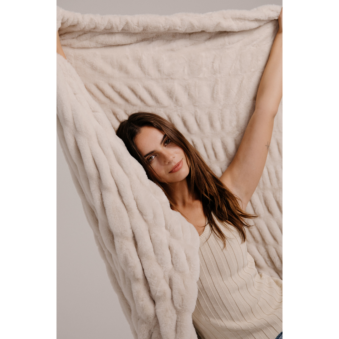 Antique Ivory Throw Blanket in Faux Fur | Lola Blankets